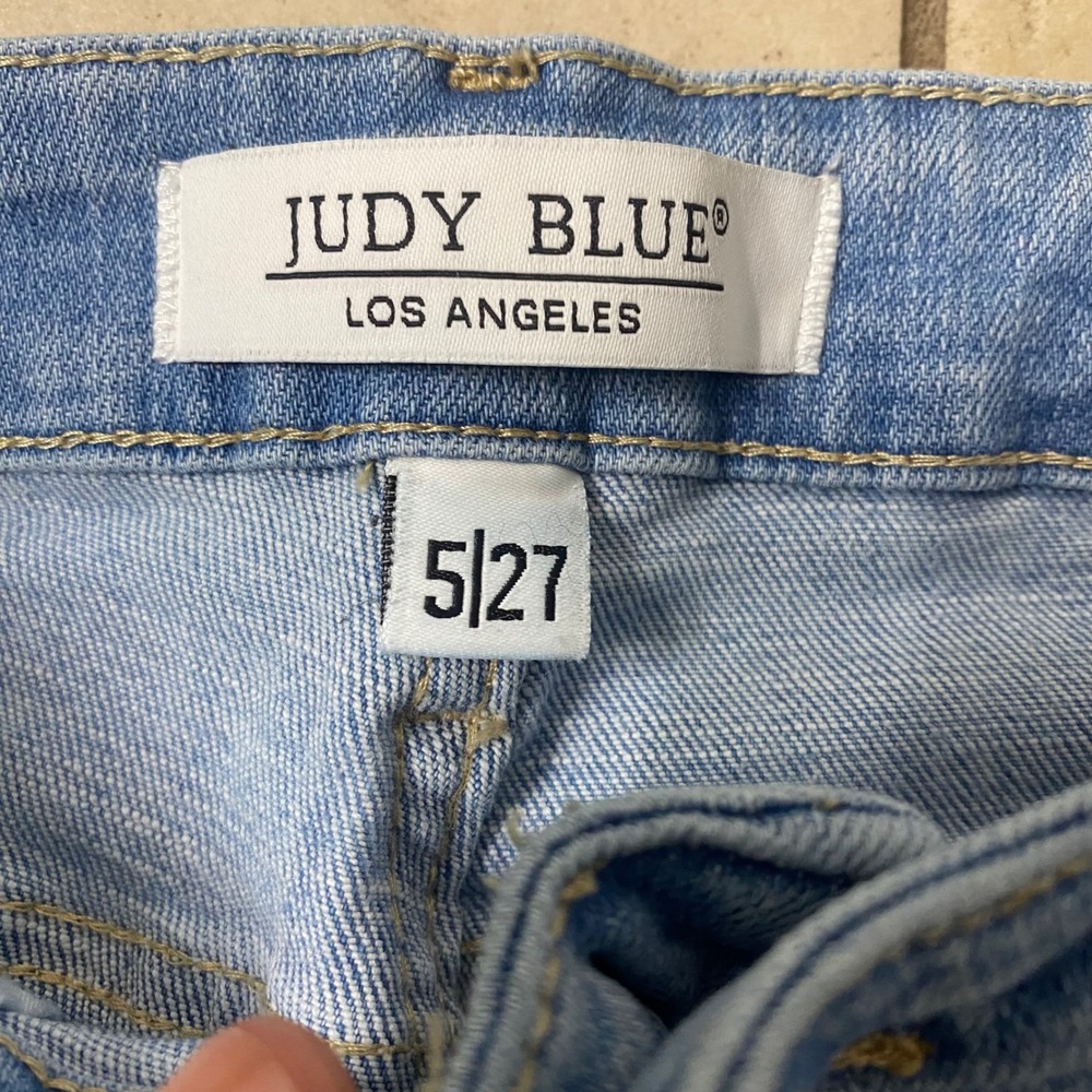 Judy Blue Boyfriend Fit Distressed Light Wash Jeans Shredded Raw Hem Size 5/27 - Picture 5 of 10